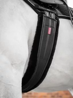 LeMieux Fleece Lined Anatomic Girth - Black - LeMieux